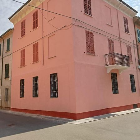 Fiore Apartments Fiorenzuola dʼArda Exterior foto